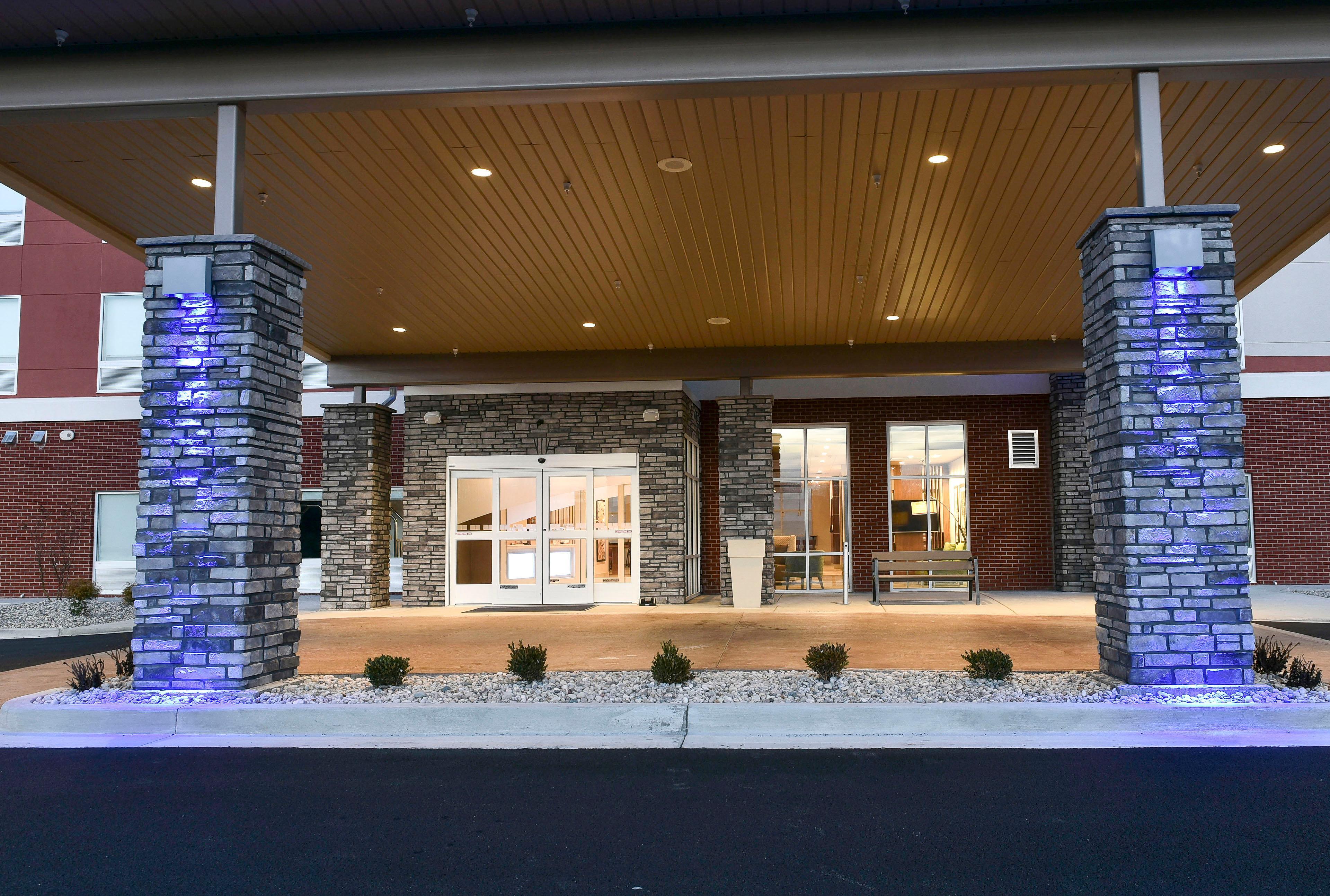Holiday Inn Express & Suites - Madisonville By Ihg Exterior photo